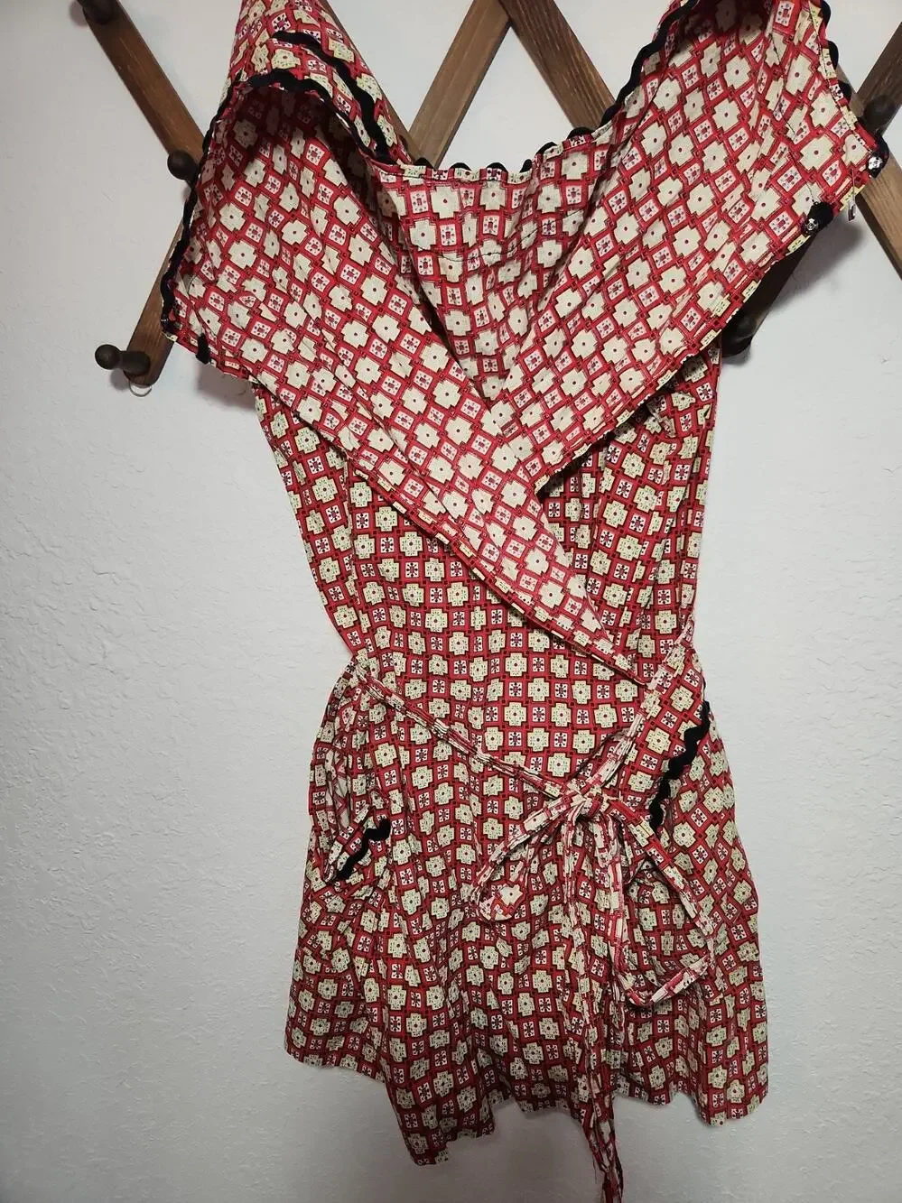 Vintage Handmade Womens Full Apron Red Geometric Print Black Ric Rac Pockets